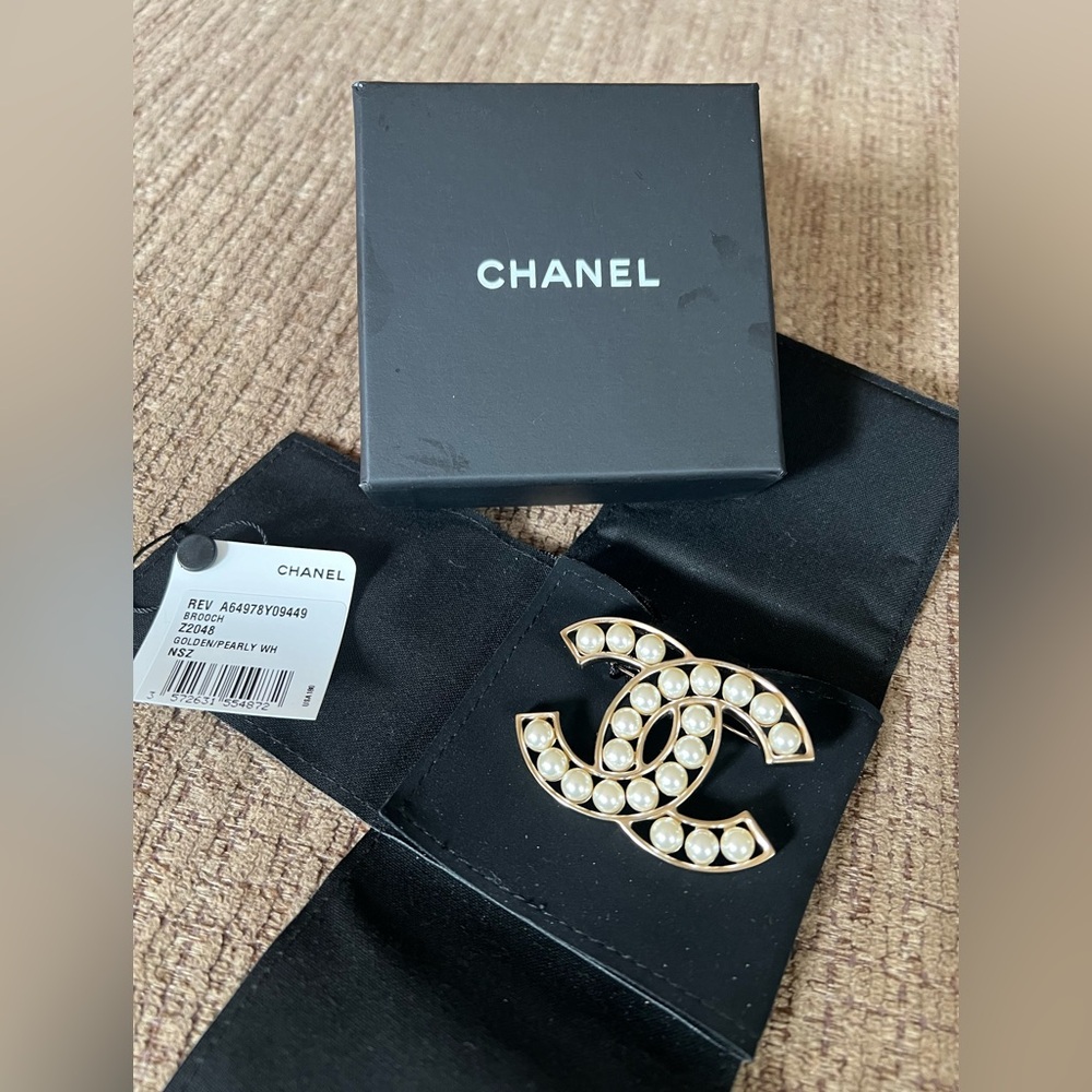 AUTHENTIC  CHANEL PEARL BROOCH
